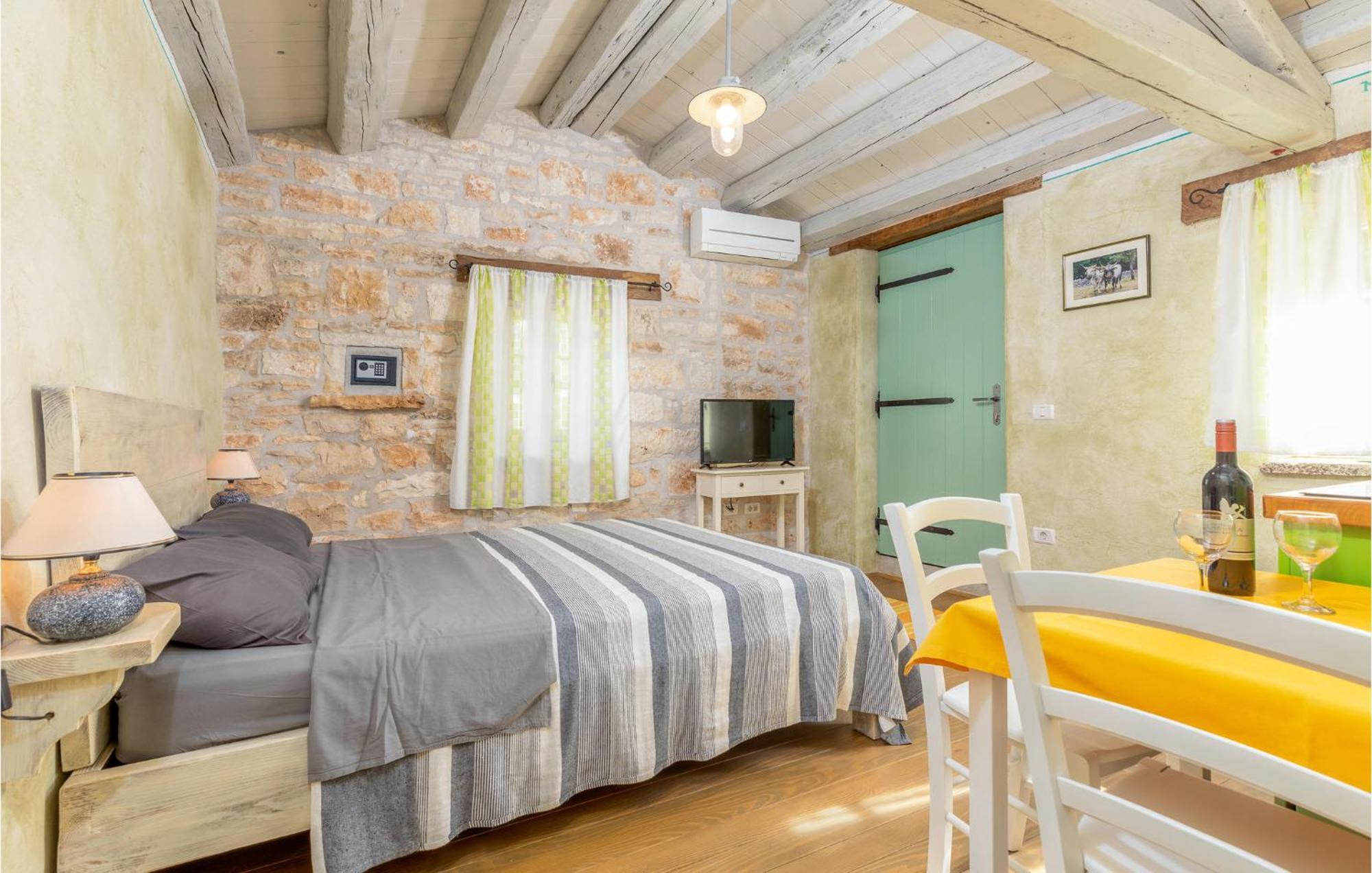 Awesome Apartment In Zminj ภายนอก รูปภาพ